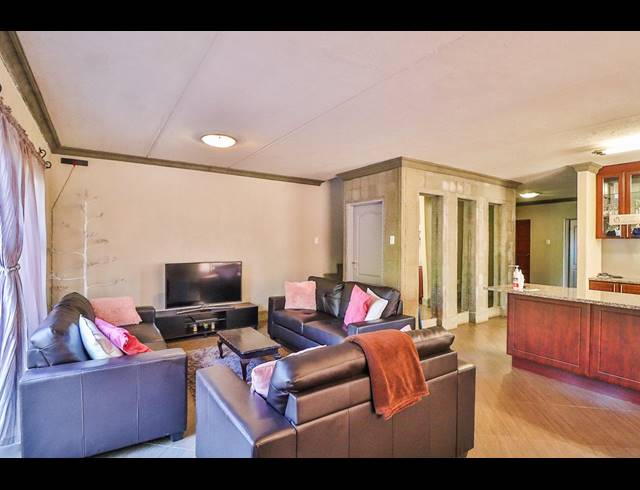 4 BEDROOM TOWNHOUSE RENTED IN SHERWOOD